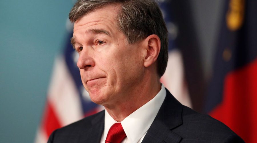 Governor Roy Cooper signs order allowing mixed cocktails to go